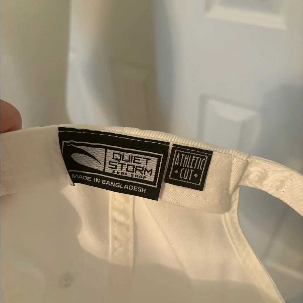 THE QUIET STORM White Hat *NWOT*